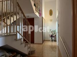 Casa (chalet / torre), 346.00 m², cerca de bus y tren, seminuevo, Calle Farigola