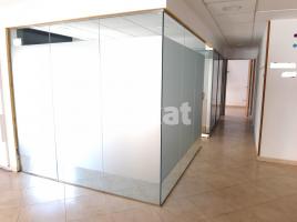 Lloguer local comercial, 196.00 m², prop de bus i tren, seminou