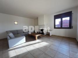 Houses (villa / tower), 318.00 m², almost new, Calle Comtes de Peralada, 39