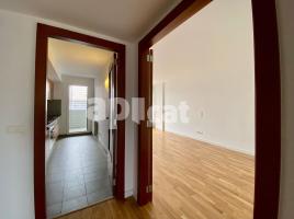 Piso, 93.00 m², cerca de bus y tren, seminuevo