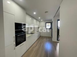 Piso, 106.00 m², cerca de bus y tren, seminuevo