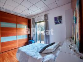 Casa (unifamiliar aislada), 975 m², seminuevo, Zona