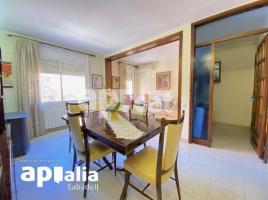 Piso, 85.00 m², cerca de bus y tren