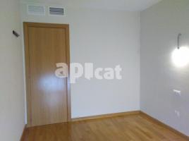 Flat, 96.00 m², near bus and train, almost new