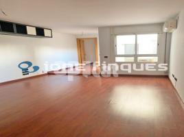 Piso, 91.00 m², cerca de bus y tren