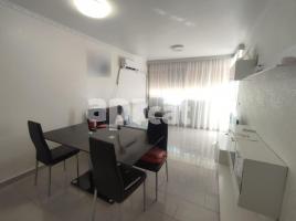 Piso, 78.00 m², cerca de bus y tren, Calle Carrer Saturn