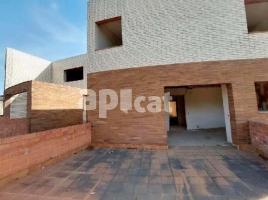 Casa (unifamiliar adossada), 134.00 m², prop de bus i tren, nou