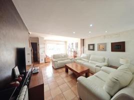  (unifamiliar adossada), 217.00 m², près de bus et de train, presque neuf, Calle Sorres, 19