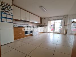 Piso, 100.00 m², cerca de bus y tren, MASRAMPINYO