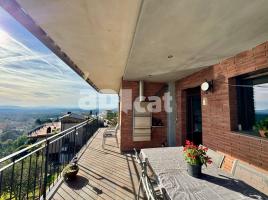 Casa (unifamiliar aislada), 373.00 m², cerca de bus y tren, seminuevo