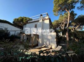 Houses (villa / tower), 306.00 m², Calle Lleida