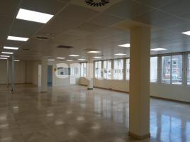 For rent office, 430.00 m², close to bus and metro, Calle de Galileu