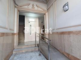 Flat, 122.00 m², near bus and train