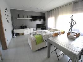 Piso, 77.00 m², cerca de bus y tren