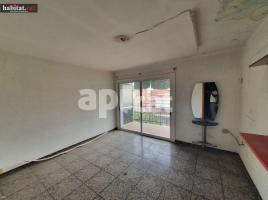 Pis, 66.00 m², prop de bus i tren