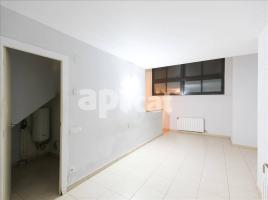 Flat, 96.00 m², near bus and train, almost new