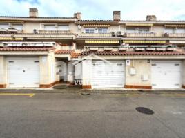 For rent Houses (terraced house), 290.00 m², near bus and train