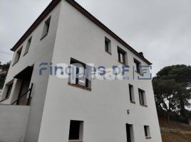  (xalet / torre), 240.00 m², fast neu