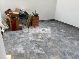 Piso, 77.00 m², cerca de bus y tren, nuevo