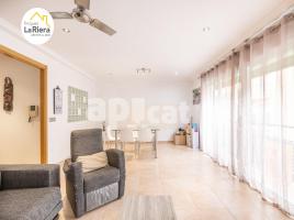 Casa (unifamiliar aislada), 401.00 m², cerca de bus y tren, seminuevo