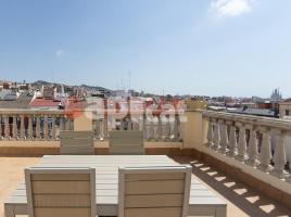 Flat, 224.00 m², close to bus and metro