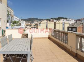 Flat, 224.00 m², near bus and train