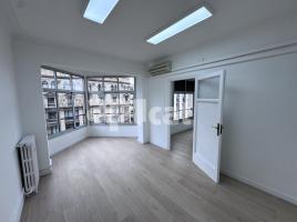 в аренду в офис, 63.00 m², Рядом с автобусом и метро, Ronda de la Universitat, 7