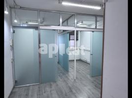 Louer , 40.00 m², près de bus et de train, Calle del Rosselló, 108