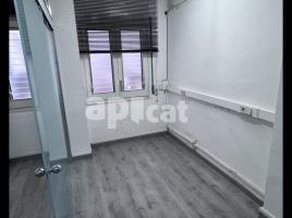 Louer , 40.00 m², près de bus et de train, Calle del Rosselló, 108