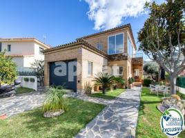 Houses (villa / tower), 244.00 m², Calle Roma, 20