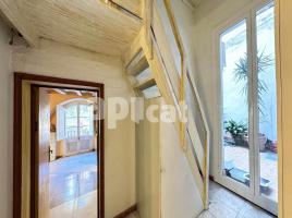 Flat, 105.00 m², close to bus and metro