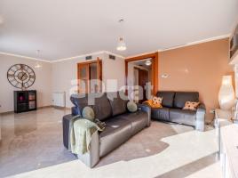 Casa (unifamiliar adossada), 300.00 m², prop de bus i tren, seminou