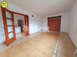 Casa (unifamiliar aislada), 216.00 m², cerca de bus y tren, seminuevo