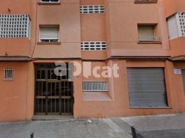 Piso, 70.00 m², cerca de bus y tren, La Salut