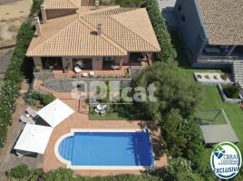 Houses (villa / tower), 218.00 m², almost new, Calle de la Muntanyeta, 23