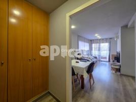 Piso, 77.00 m², cerca de bus y tren, seminuevo