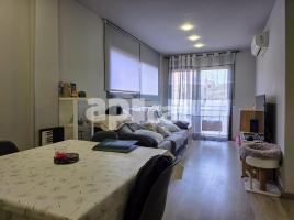 Piso, 77.00 m², cerca de bus y tren, seminuevo