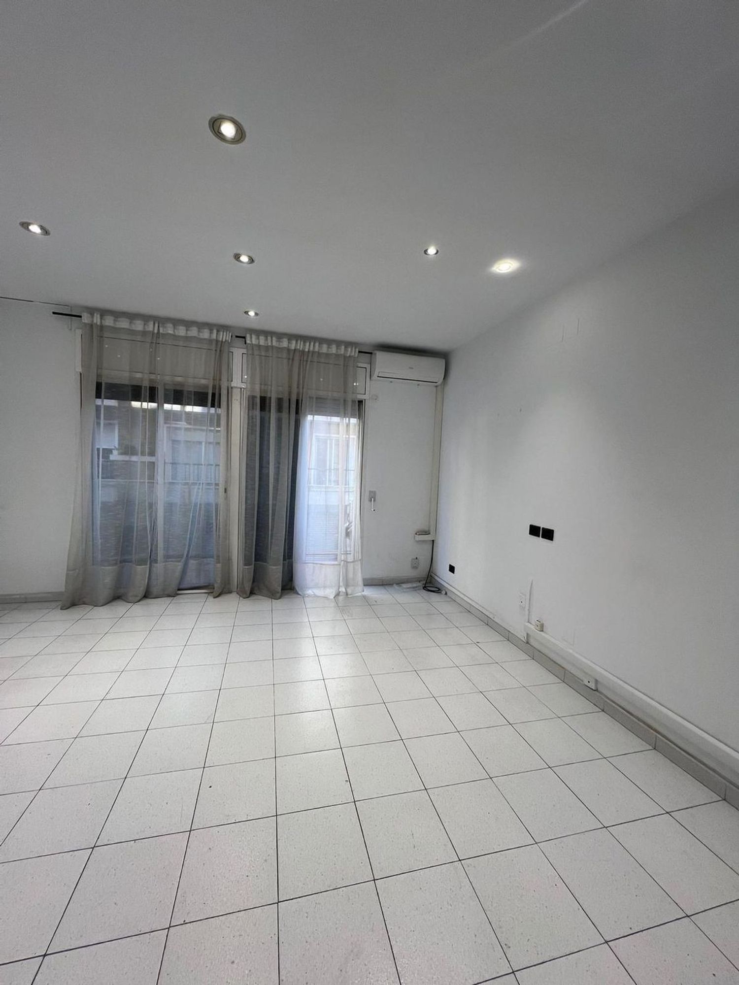 For rent office, 86.00 m², Centre