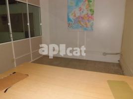 Alquiler local comercial, 136.00 m², cerca de bus y tren