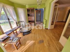Flat, 140.00 m², near bus and train