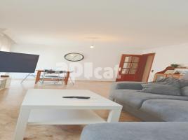 Pis, 113.00 m², prop de bus i tren