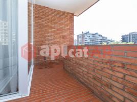 Pis, 153.00 m², près de bus et de train