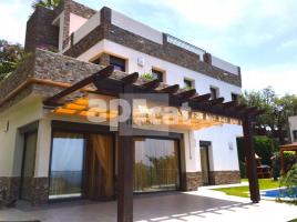 Casa (unifamiliar aislada), 254254 m², seminuevo