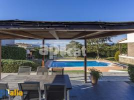 (unifamiliar aïllada), 162 m², حافلة قرب والقطار