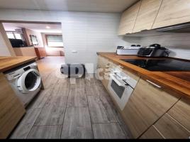 Pis, 75.00 m², in der Nähe von Bus und Bahn