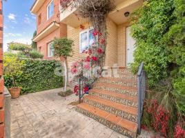Casa (chalet / torre), 309.00 m², seminuevo