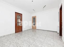 Pis, 94.00 m², près de bus et de train