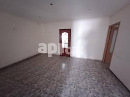 Pis, 94.00 m², près de bus et de train