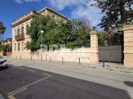 Houses (detached house), 500.00 m², close to bus and metro
