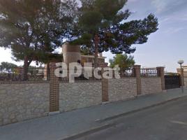  (unifamiliar aïllada), 241.00 m², حافلة قرب والقطار